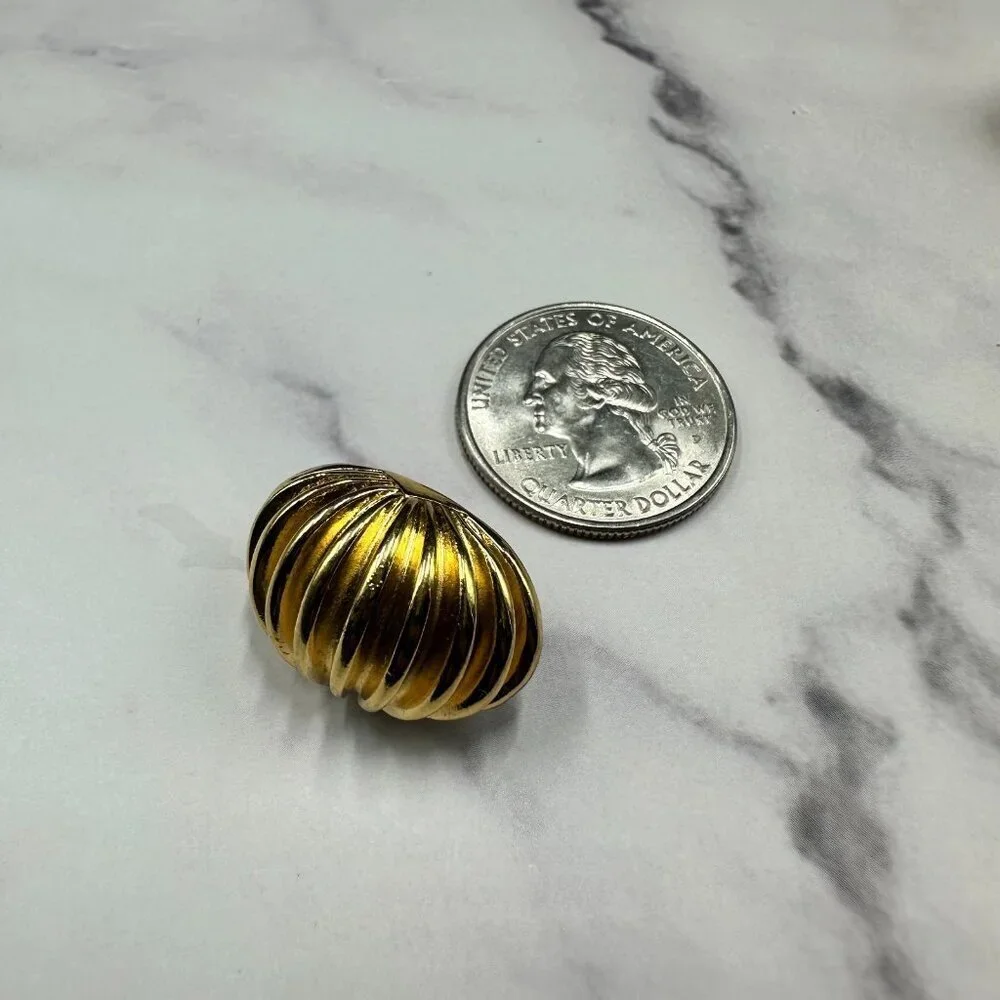 Vintage dome clip